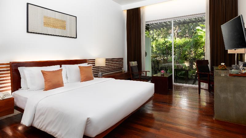 标准间, Tavares Correia