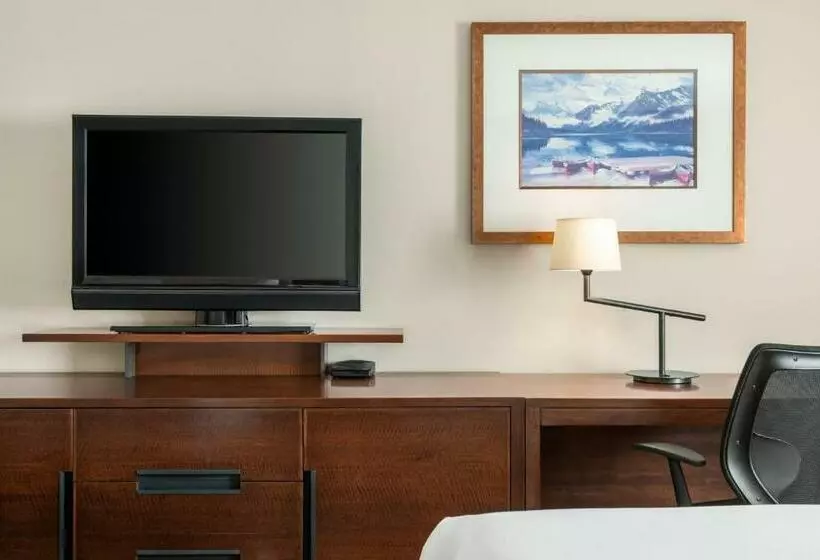 اتاق استاندارد با تخت بزرگ, Travelodge By Wyndham Calgary South