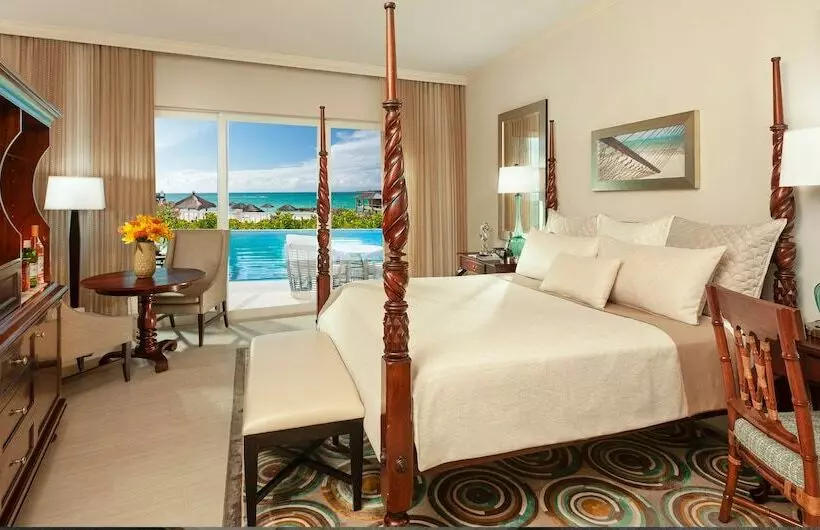 سوییت با چشمانداز دریا, Sandals Royal Bahamian All Inclusive Couples Only
