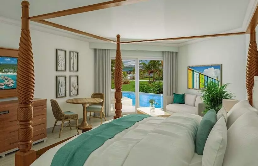Swim-up suite, Sandals Royal Bahamian All Inclusive Couples Only