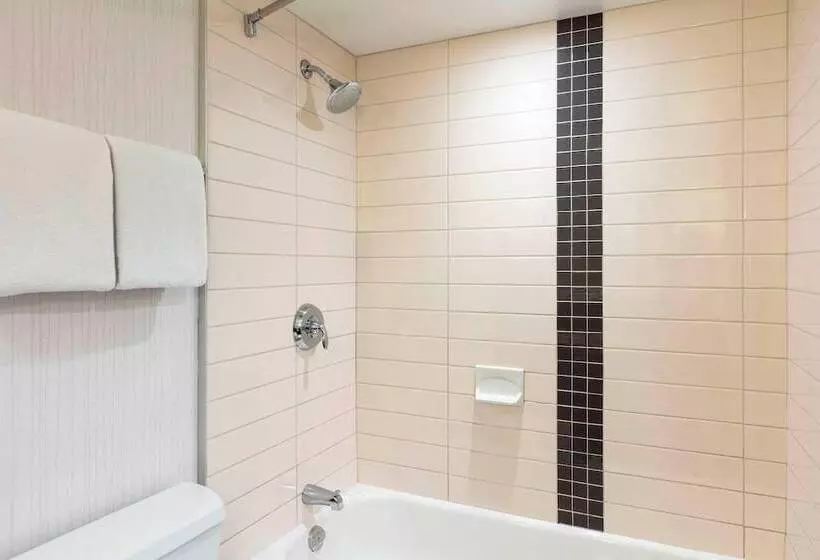 ２ダブルベッドのスタンダードルーム, Delta Hotels By Marriott Burnaby Conference Centre