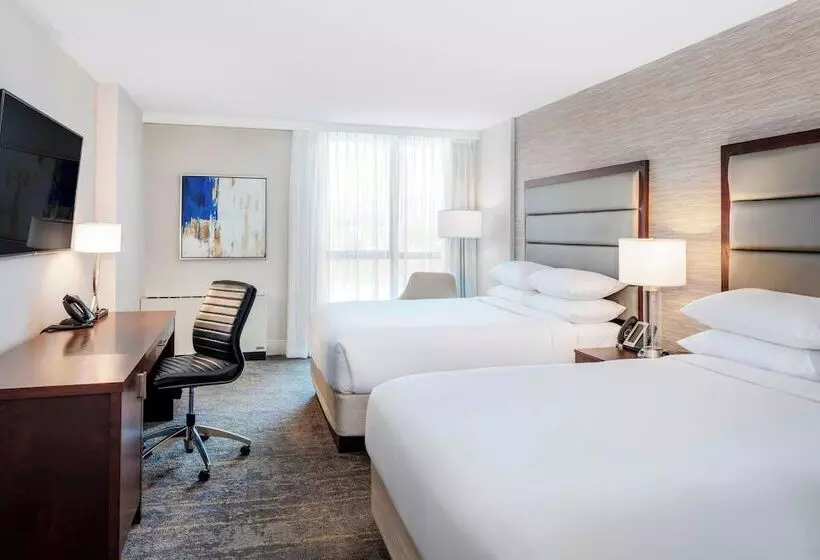 ２ダブルベッドのスタンダードルーム, Delta Hotels By Marriott Burnaby Conference Centre