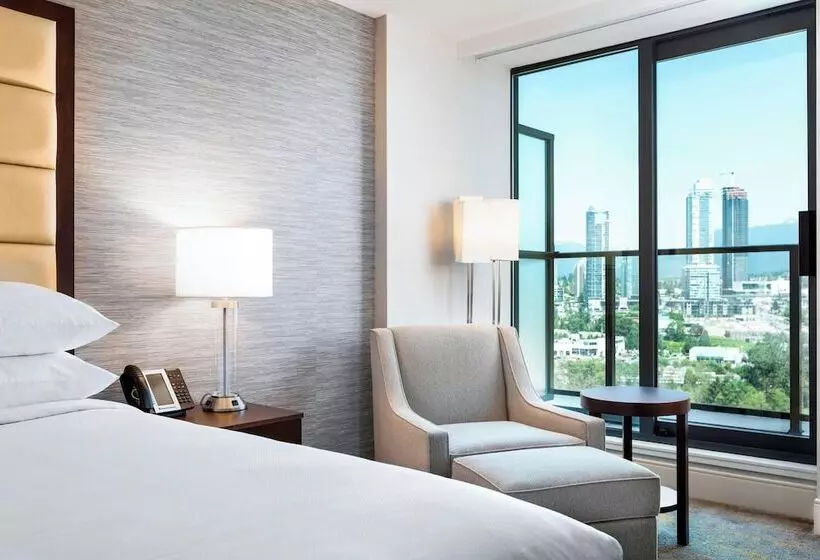 景色の見えるダブルベッドスタンダードルーム, Delta Hotels By Marriott Burnaby Conference Centre