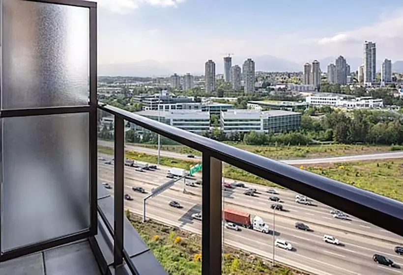 景色の見えるダブルベッドスタンダードルーム, Delta Hotels By Marriott Burnaby Conference Centre