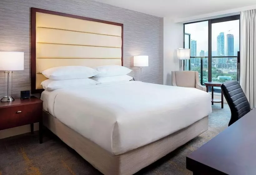 景色の見えるダブルベッドスタンダードルーム, Delta Hotels By Marriott Burnaby Conference Centre