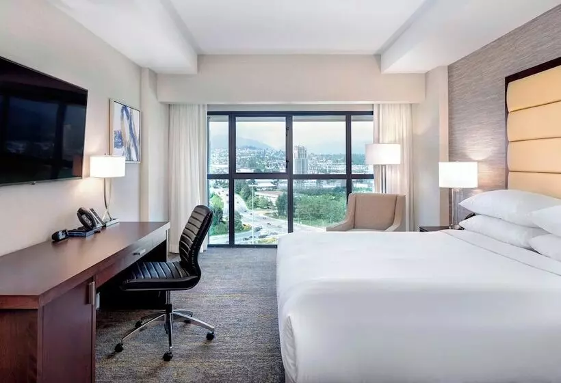 景色の見えるダブルベッドスタンダードルーム, Delta Hotels By Marriott Burnaby Conference Centre