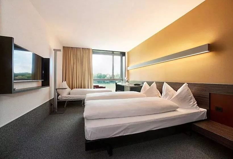 Habitació Triple Estàndard, Ambassador