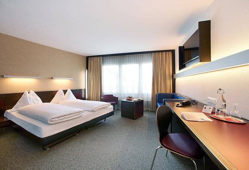 סוויטת ג'וניור, Ambassador