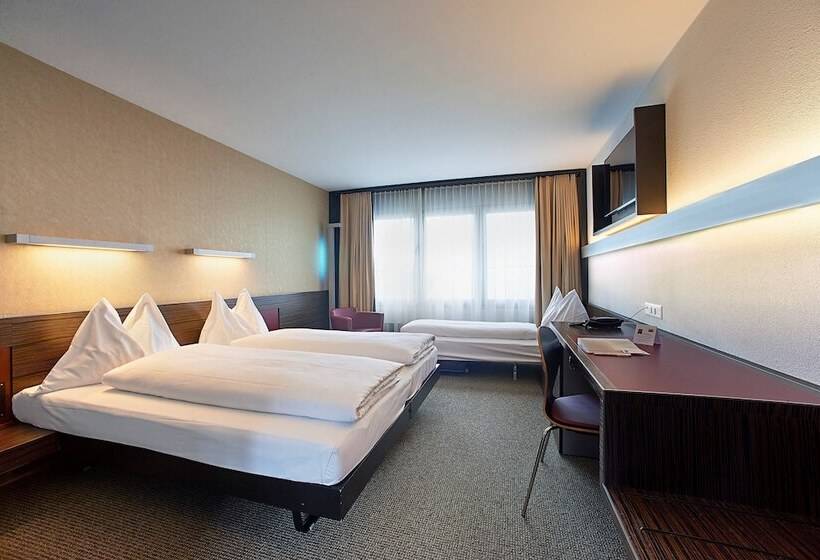 סוויטת ג'וניור, Ambassador