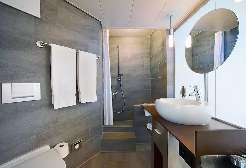 Junior Suite, Ambassador