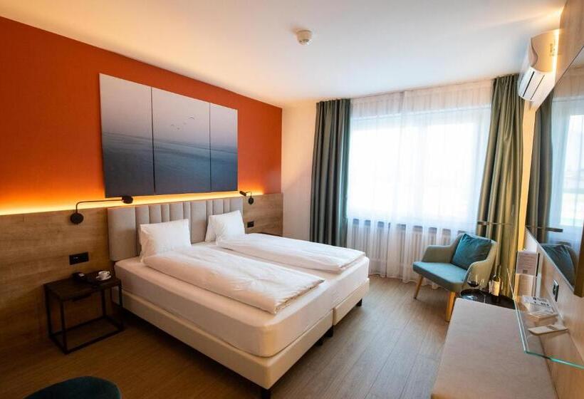 Standardrum, Ascona Lodge, Pool & Garden Retreat