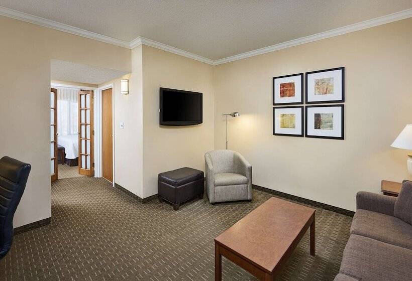 جناح, Best Western Plus Lamplighter Inn & Conference Centre