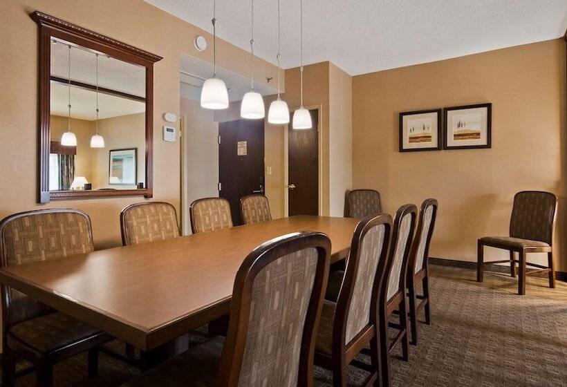 جناح, Best Western Plus Lamplighter Inn & Conference Centre