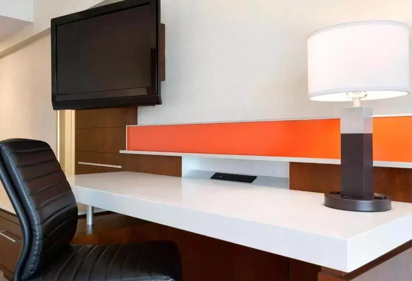 اتاق استاندارد با تخت بزرگ, Delta Hotels By Marriott Saint John