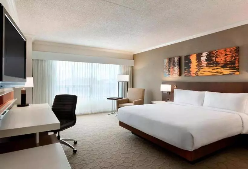 اتاق استاندارد با تخت بزرگ, Delta Hotels By Marriott Saint John