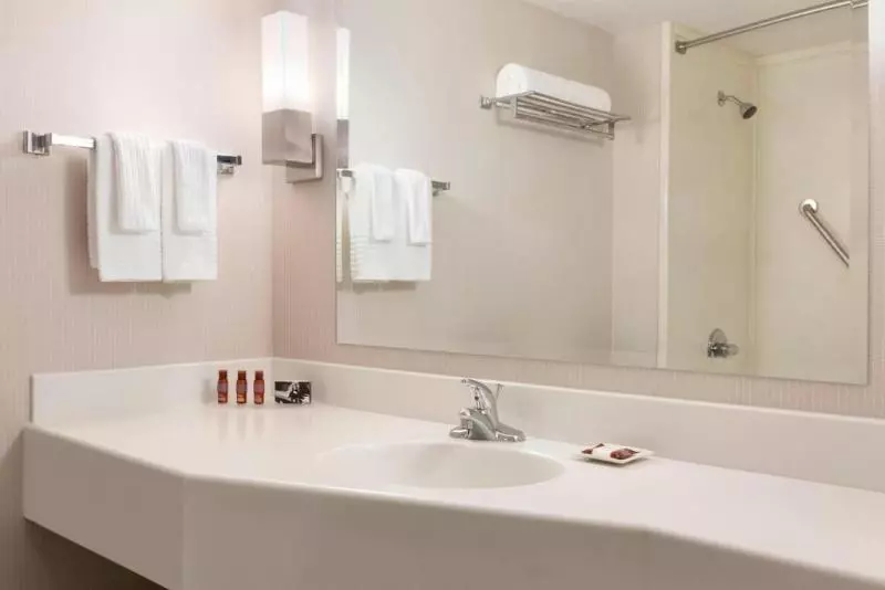 اتاق استاندارد با تخت بزرگ, Delta Hotels By Marriott Saint John