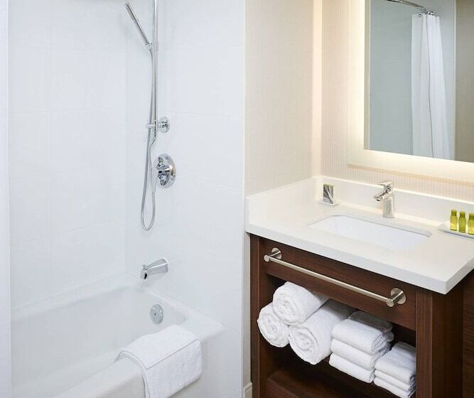 חדר סטנדרט שתי מיטות זוגיות, Delta Hotels By Marriott Toronto Mississauga