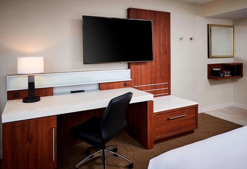 חדר סטנדרט שתי מיטות זוגיות, Delta Hotels By Marriott Toronto Mississauga