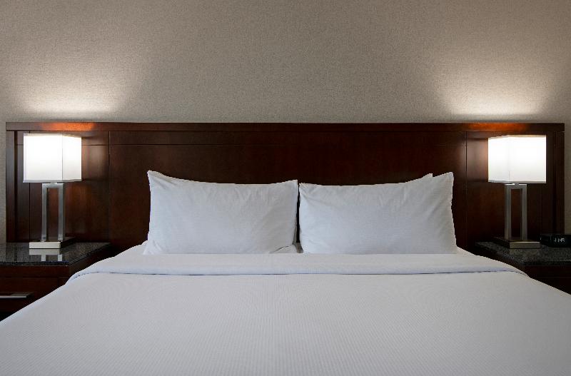 带大床的标准间, Doubletree By Hilton Hotel Kamloops