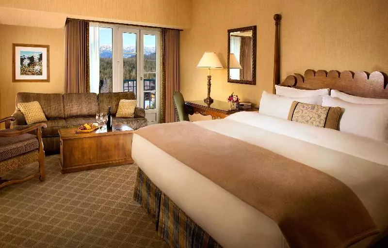 キングサイズベッドのスタンダードルーム, Fairmont Chateau Whistler