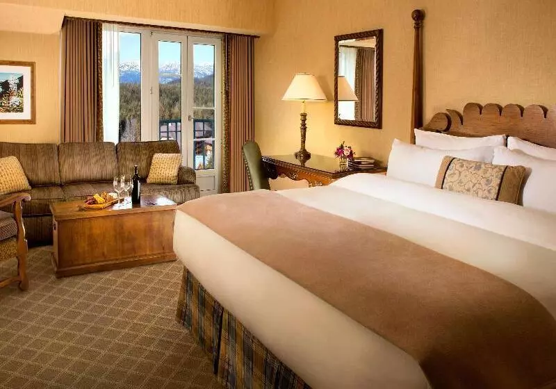 キングサイズベッドのスタンダードルーム, Fairmont Chateau Whistler
