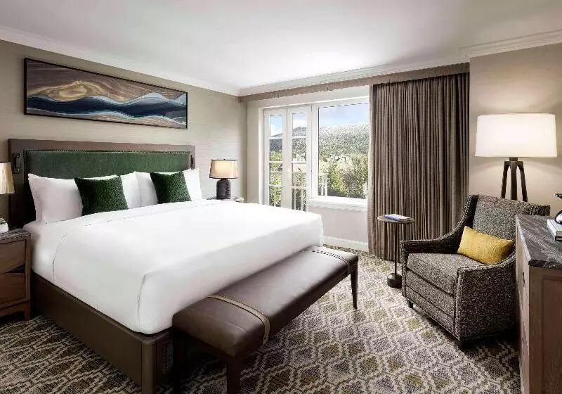 キングサイズベッドのスタンダードルーム, Fairmont Chateau Whistler