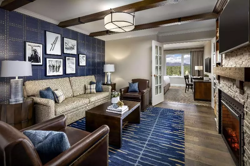 景色の見えるジュニアスイート, Fairmont Chateau Whistler
