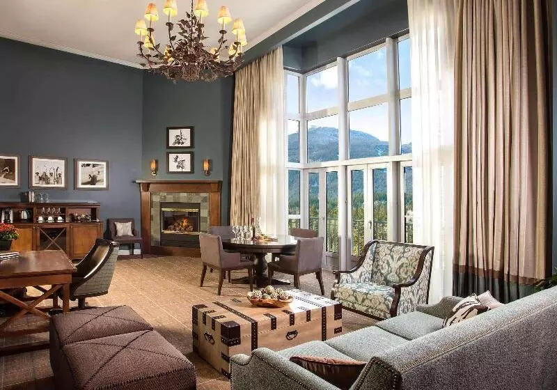 キングサイズベッドのスイートルーム, Fairmont Chateau Whistler