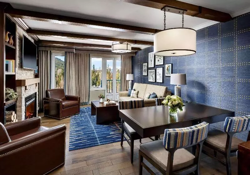 キングサイズベッドのスイートルーム, Fairmont Chateau Whistler