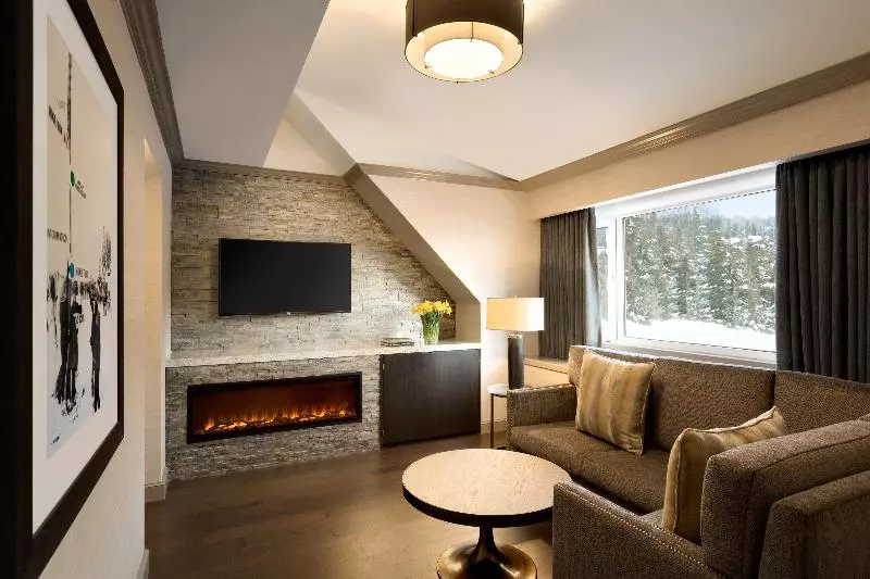 キングサイズベッドのスイートルーム, Fairmont Chateau Whistler
