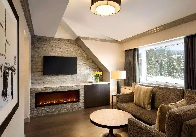 キングサイズベッドのスイートルーム, Fairmont Chateau Whistler
