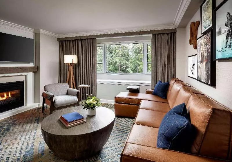 キングサイズベッドのスイートルーム, Fairmont Chateau Whistler