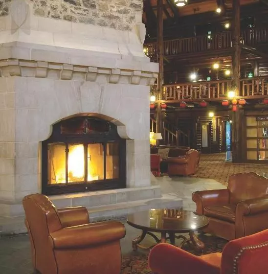 Deluxe room with river view, Fairmont Le Chateau Montebello
