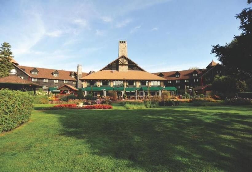 غرفة ديلوكس سرير كينج ذات إطلالة, Fairmont Le Chateau Montebello