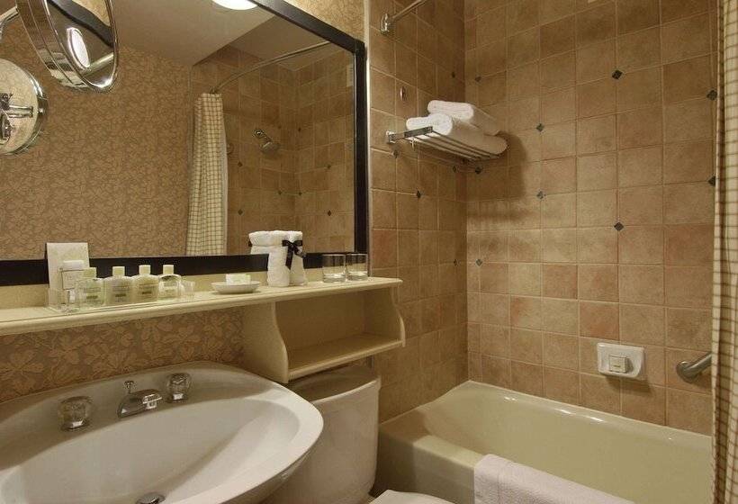 غرفه قياسيه سريرين مزدوجين, Fairmont Le Chateau Montebello