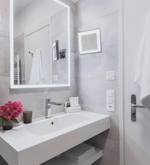 基本间, Garni Elena