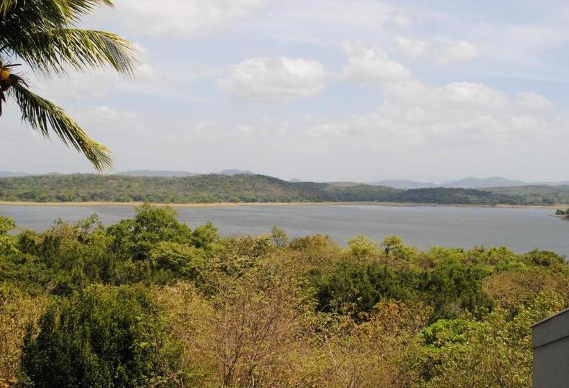 غرفة ديلوكس مطلة على البحيرة, Giritale