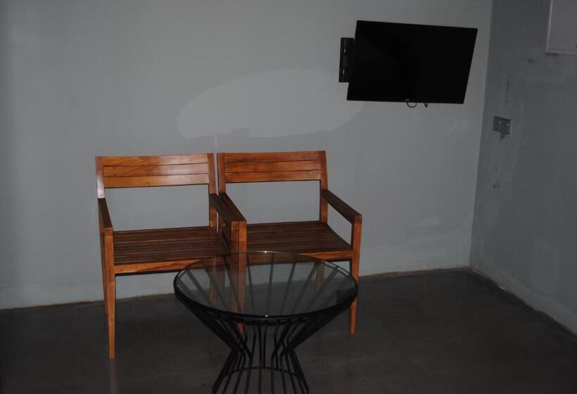 غرفة ديلوكس ثلاثية, Giritale