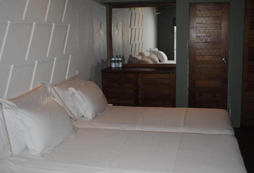 غرفة ديلوكس ثلاثية, Giritale