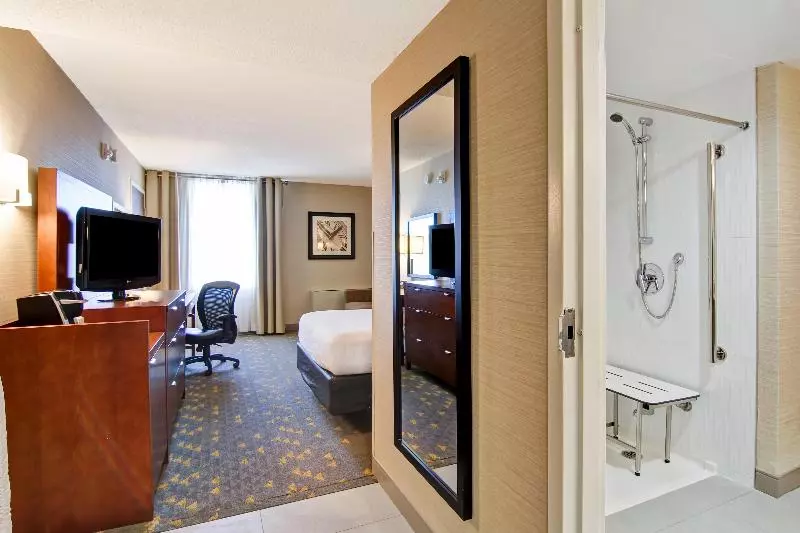 身障者適用スタンダードルーム, Holiday Inn Oakville Centre, An Ihg