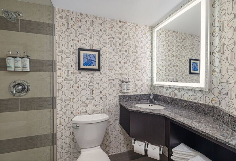 带2个双人床的标准工作室, Holiday Inn Toronto Downtown Centre, An Ihg