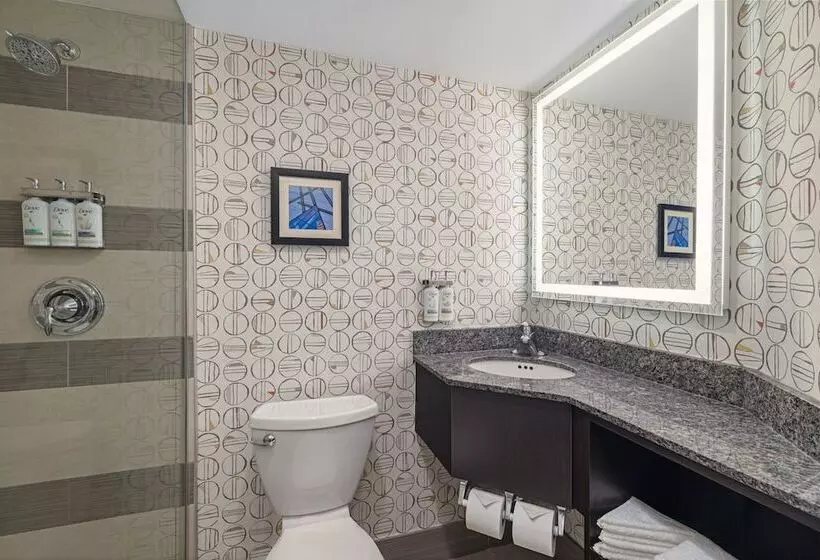 ２ダブルベッドのスタンダードルーム, Holiday Inn Toronto Downtown Centre, An Ihg