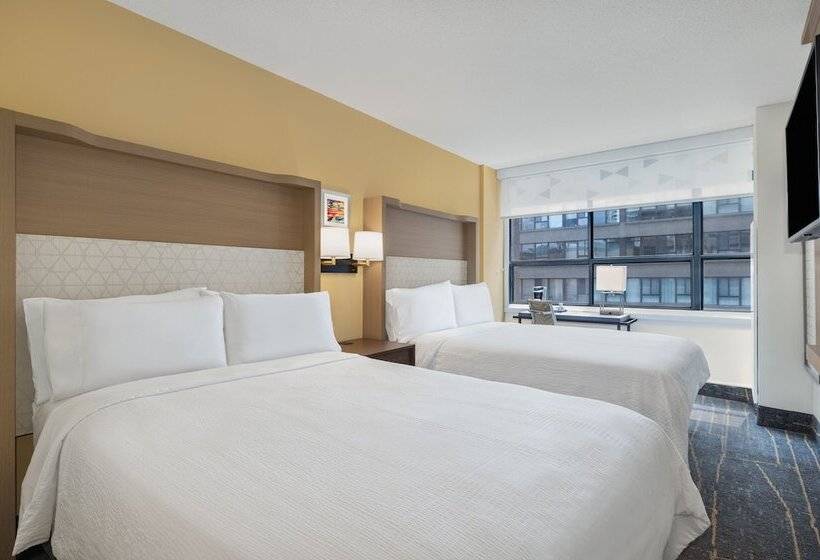 带2个双人床的标准工作室, Holiday Inn Toronto Downtown Centre, An Ihg