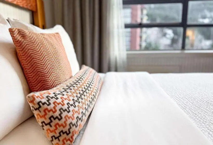 Deluxe Room King Size Bed