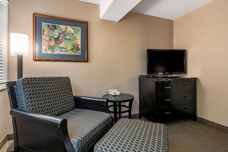 キングサイズベッドのスタンダードルーム, Penticton, Independent