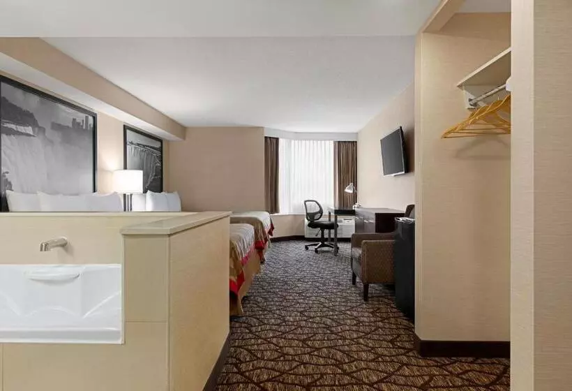 اتاق لوکس, Ramada By Wyndham Niagara Falls Near The Falls