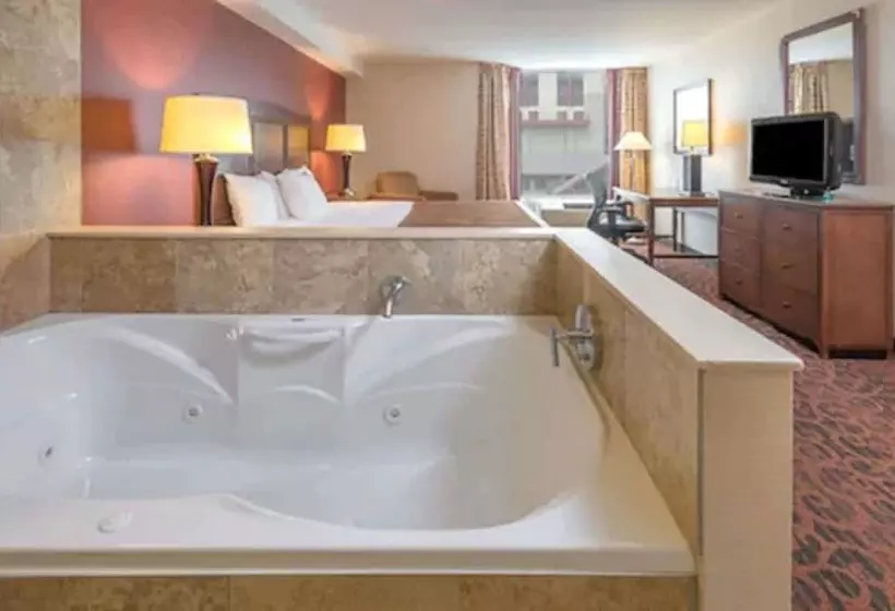 Deluxe-studio, Ramada By Wyndham Niagara Falls/fallsview
