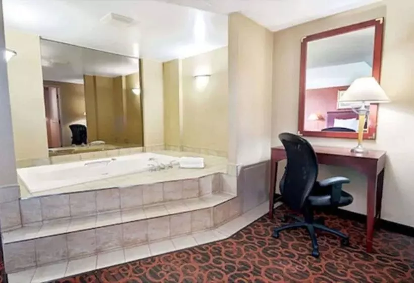 Deluxe-studio, Ramada By Wyndham Niagara Falls/fallsview