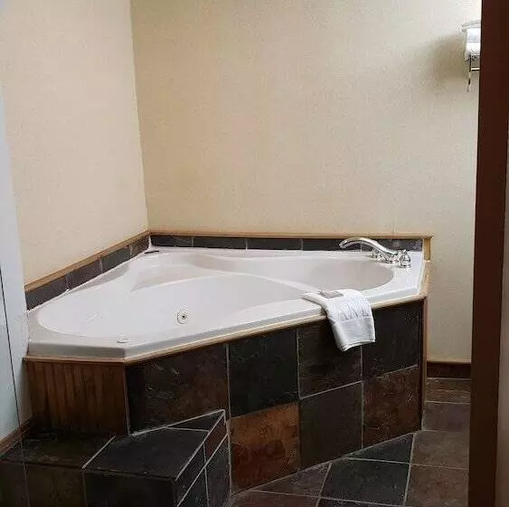 スーペリアースイート, Ramada By Wyndham Pinewood Park Resort North Bay