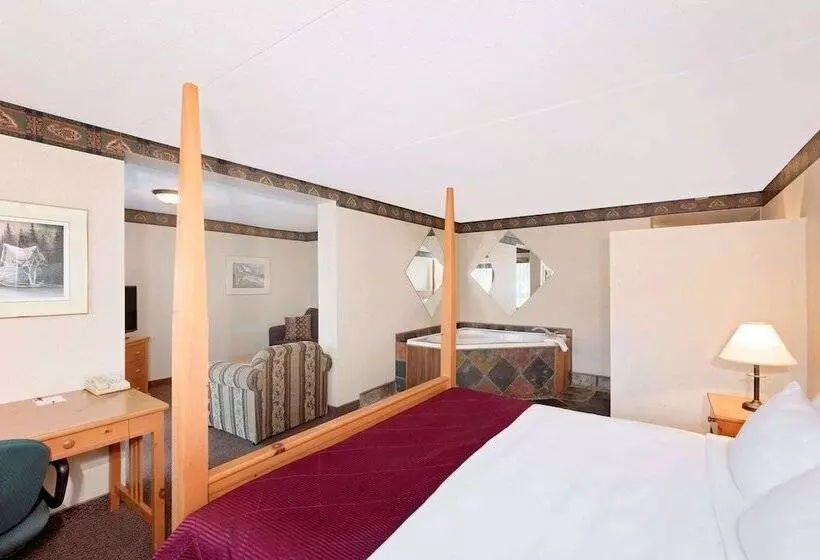 ハイドロマッサージバス付きスイート, Ramada By Wyndham Pinewood Park Resort North Bay